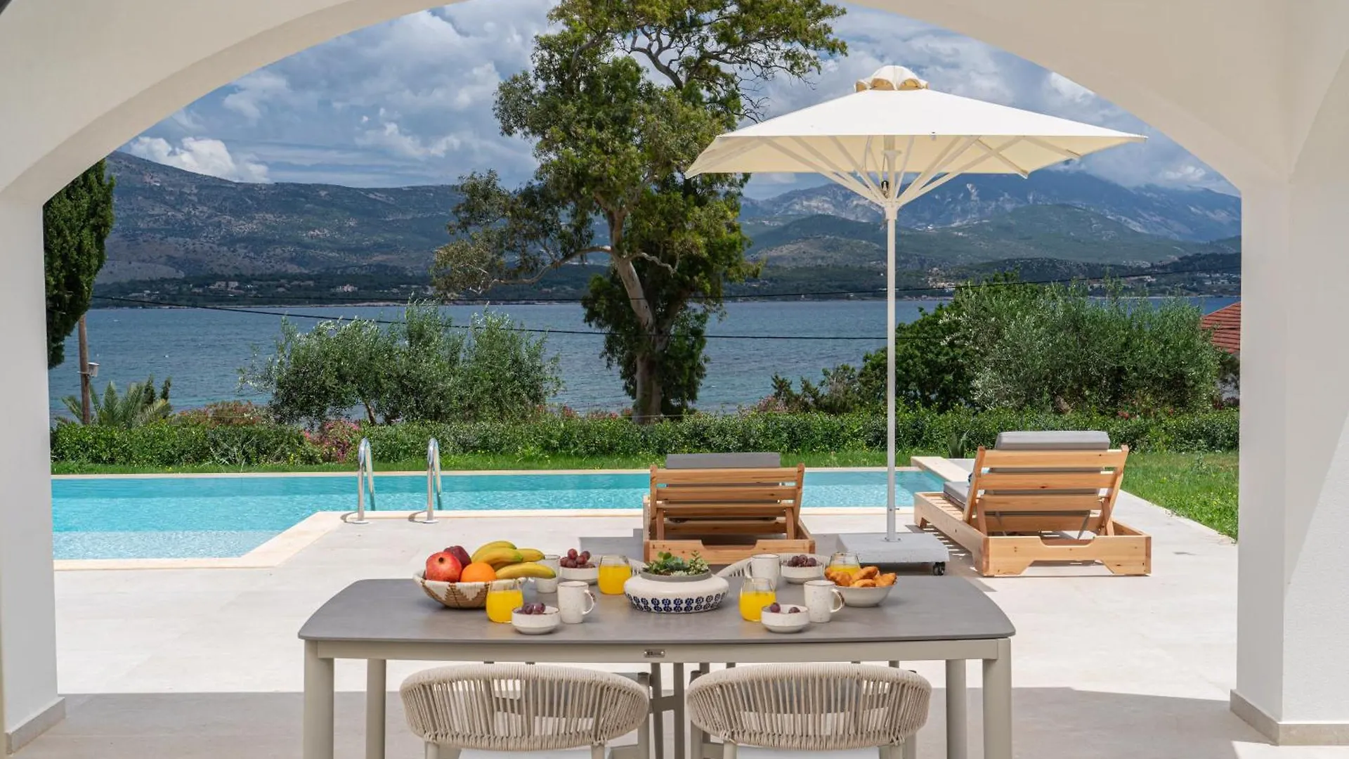 Villa Antinoi Lixouri Greece