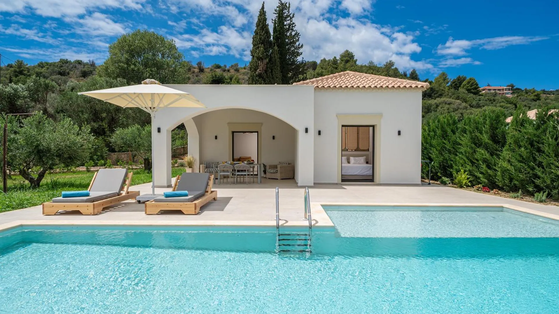 Villa Antinoi Lixouri Greece
