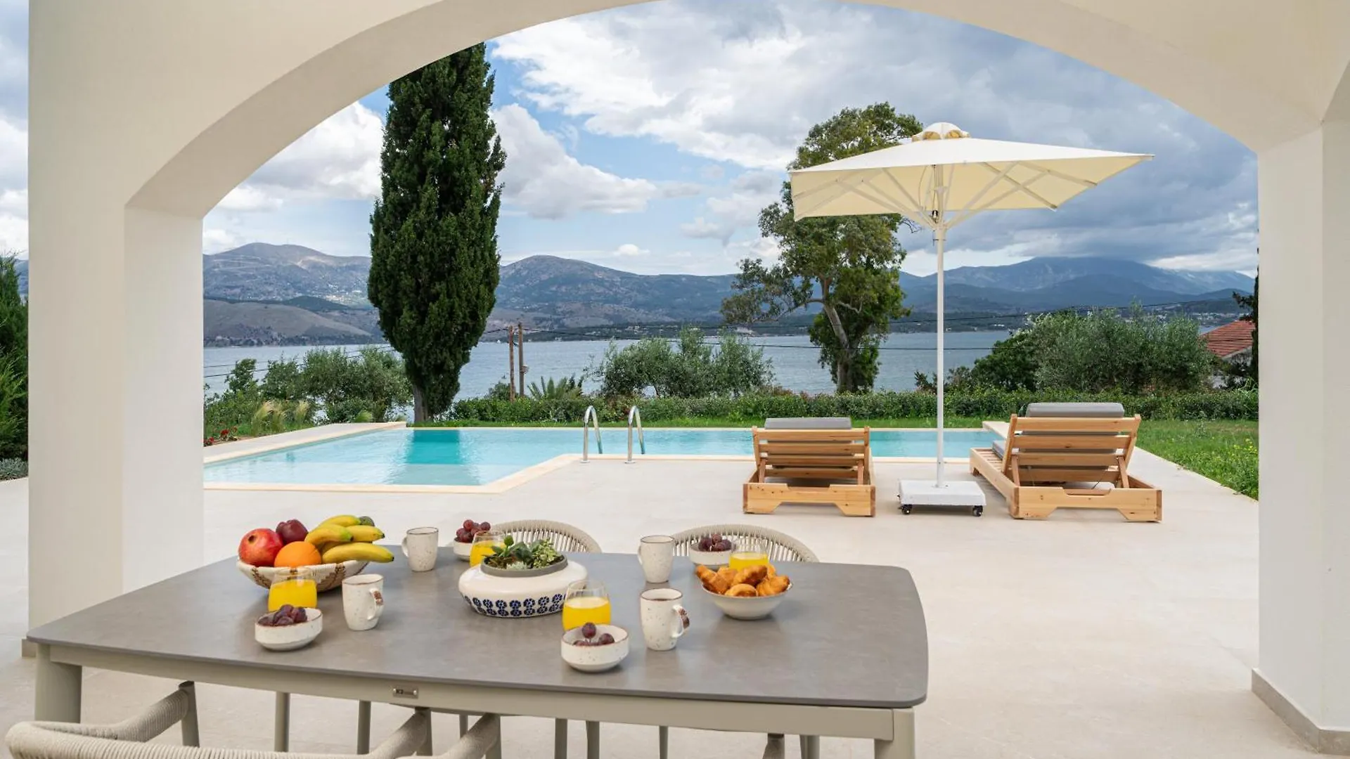 Villa Antinoi Lixouri