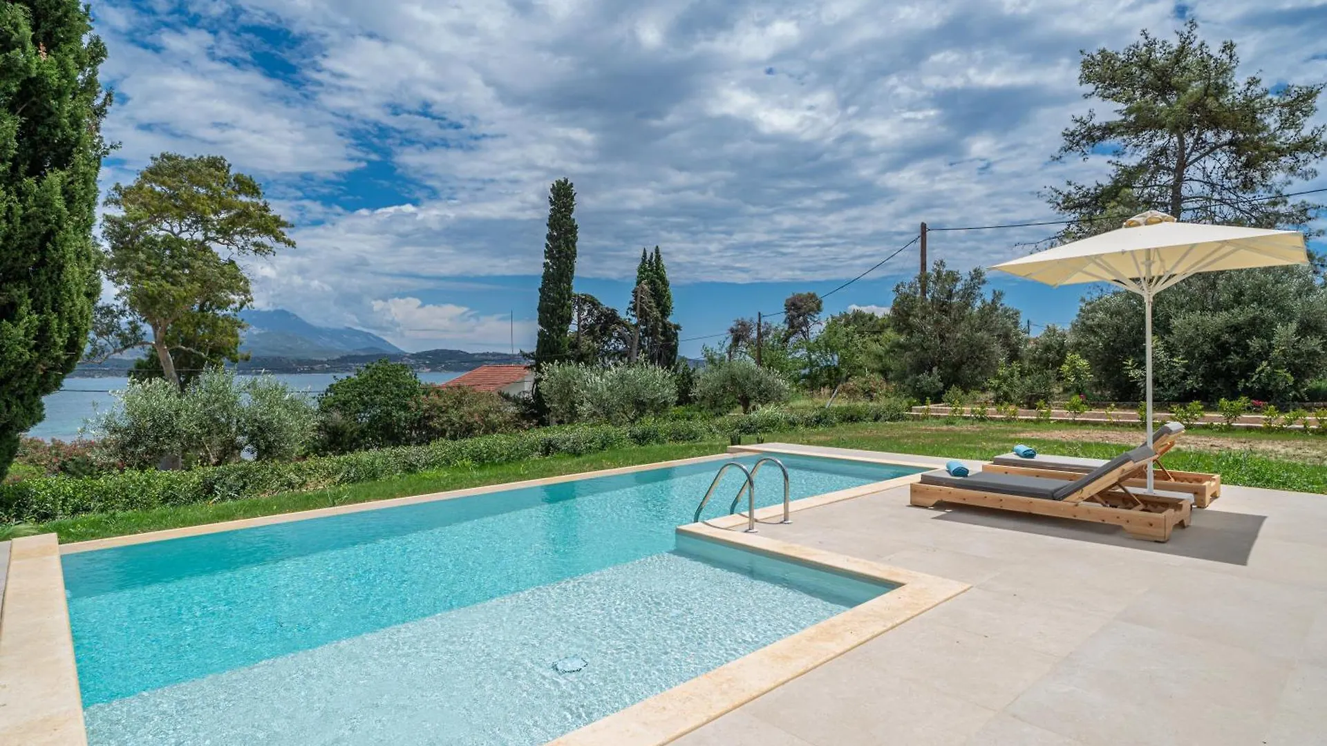 Villa Antinoi Lixouri Greece