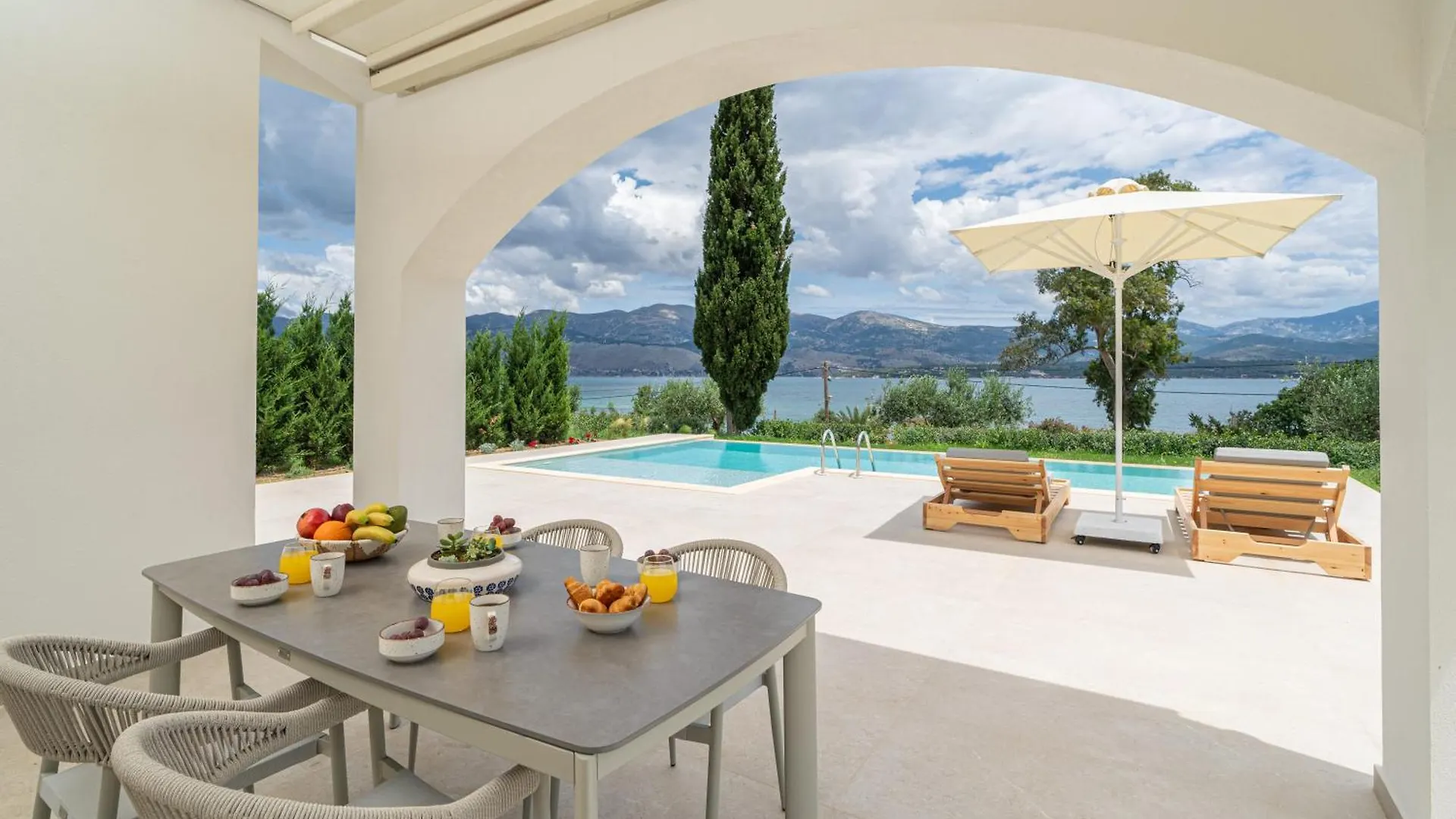 Villa Antinoi Lixouri