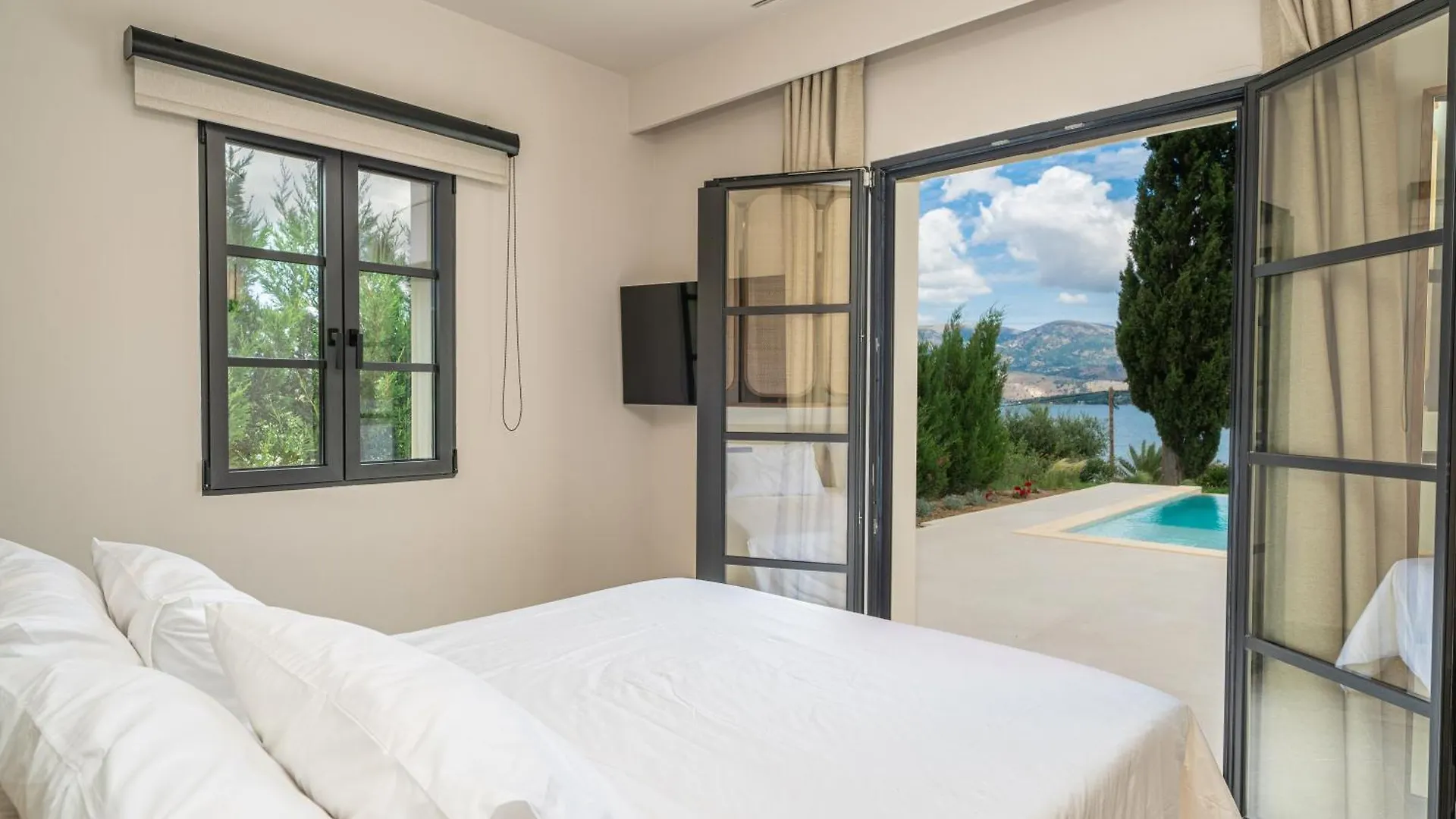 Villa Antinoi Lixouri Greece