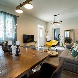 Lucas Villa
