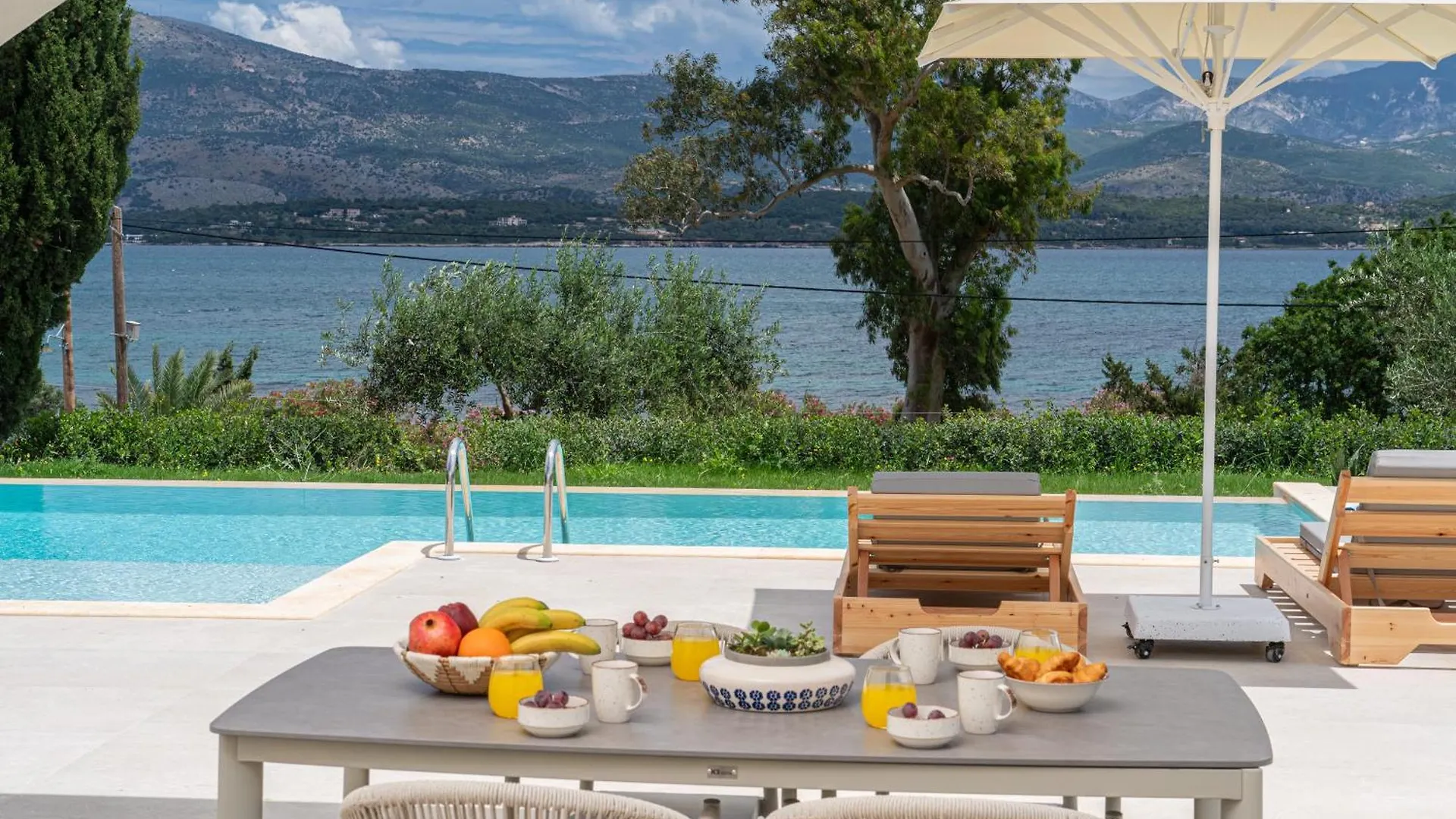 Villa Antinoi Lixouri